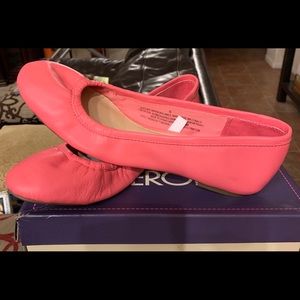 Girl’s pink flats